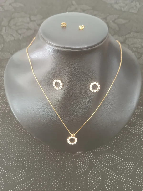 Gargantilha banhada em ouro